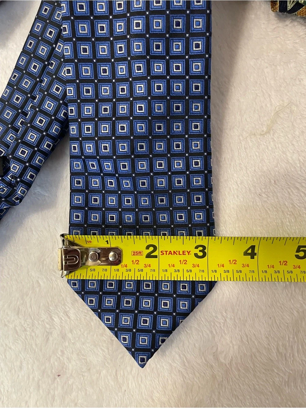 Bespoke Sleek Navy Geometric Polyester Tie 3”x59”